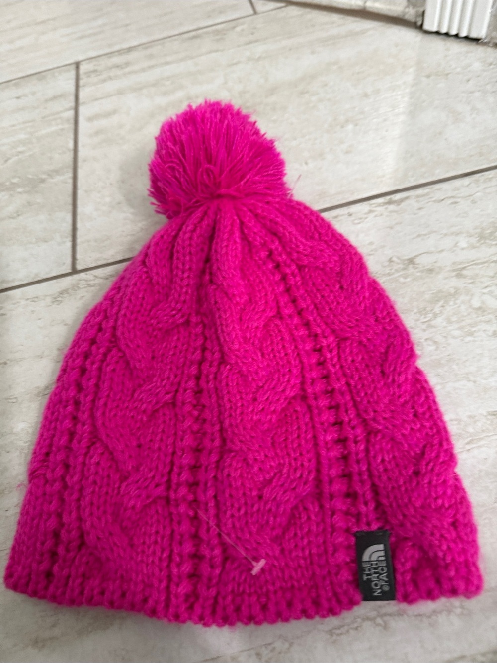 The North Face ladies  Cable Knit Pom Beanie - Bright Pink.. new